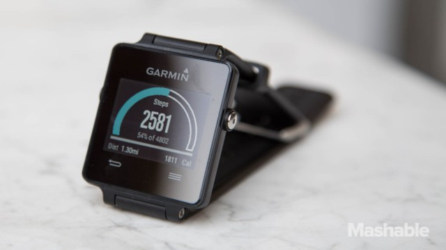 garmin_tung_ra_smartwatch_dich_thuc_cho_dan_opiitness