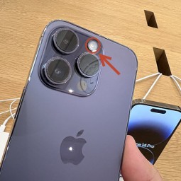 Khám phá lỗ tròn bí ẩn trên camera sau của iPhone