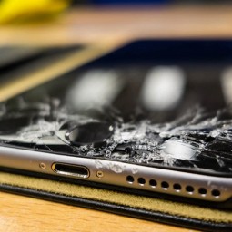 iPhone bị rơi vỡ trong quá trình sử dụng sẽ không còn được bảo hành.