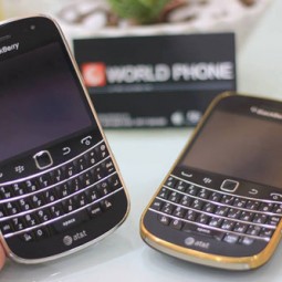 Huyền thoại BB 9900 trở lại giá 900.000đ gây 'bão' cộng đồng.