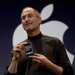 Những chiếc iPhone gốc đang được bán đấu giá hàng tỷ đồng.