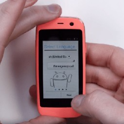 Smartphone Android nhỏ nhất thế giới ra mắt