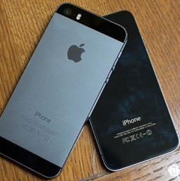 iPhone rục rịch trở lại với mặt lưng bằng kính