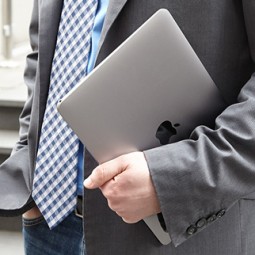 MacBook, MacBook Air và MacBook Pro đọ sức mạnh