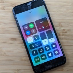 Apple sắp ra mắt iPhone 8 phiên bản giá mềm
