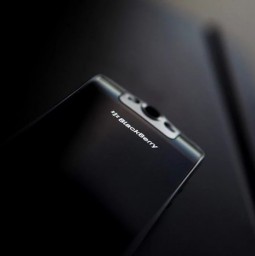 BlackBerry Ghost kèm camera kép sẵn sàng lên kệ