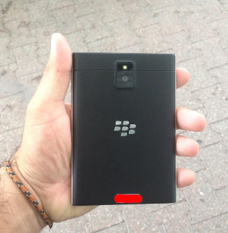 image_1404007913_More_pictures_and_video_of_the_BlackBerry_Passport_1