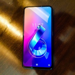 Asus Zenfone 6 Edition 30 với RAM "khủng" 12GB