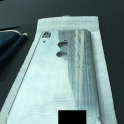 iPhone 8 mặt lưng kim loại, cảm biến Touch ID