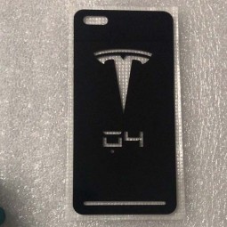 Tesla đang tạo bản sao iPhone X của riêng mình