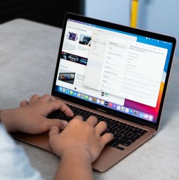 Mẫu MacBook nên mua khi MacBook Air M2 vừa lên kệ