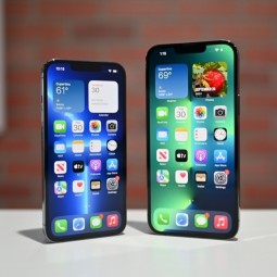 iPhone 14 Plus được đặt lên bàn cân với iPhone 13 Pro do nằm trong cùng tầm giá.