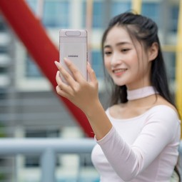 Tính năng Camera trượt xoay 180 độ trên Galaxy A80