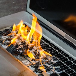 Một số lưu ý khi sử dụng laptop để đề phòng cháy nổ khi học online