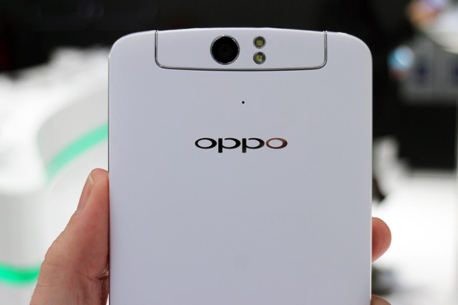 image_1414656915_Oppo_N1_hands_on_camera_back_macro