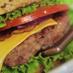 Xuất hiện bánh hamburger nhân 'Sony Xperia Z3'
