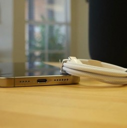 Sau chiến thắng với USB-C, EU tiếp tục gây khó cho Apple